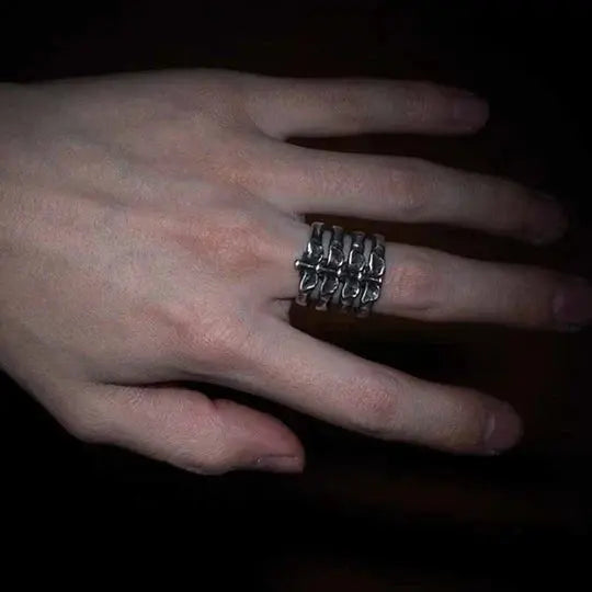 MEN'S BACKBONE RING Lacy0301Goth